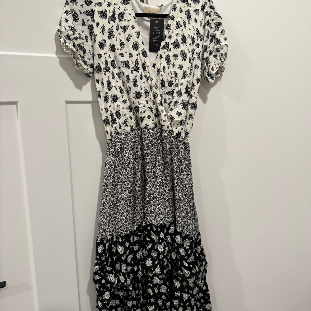 1.4.3. Story by Line Up Black and White Floral Midi Sundress with Puff Sleeves